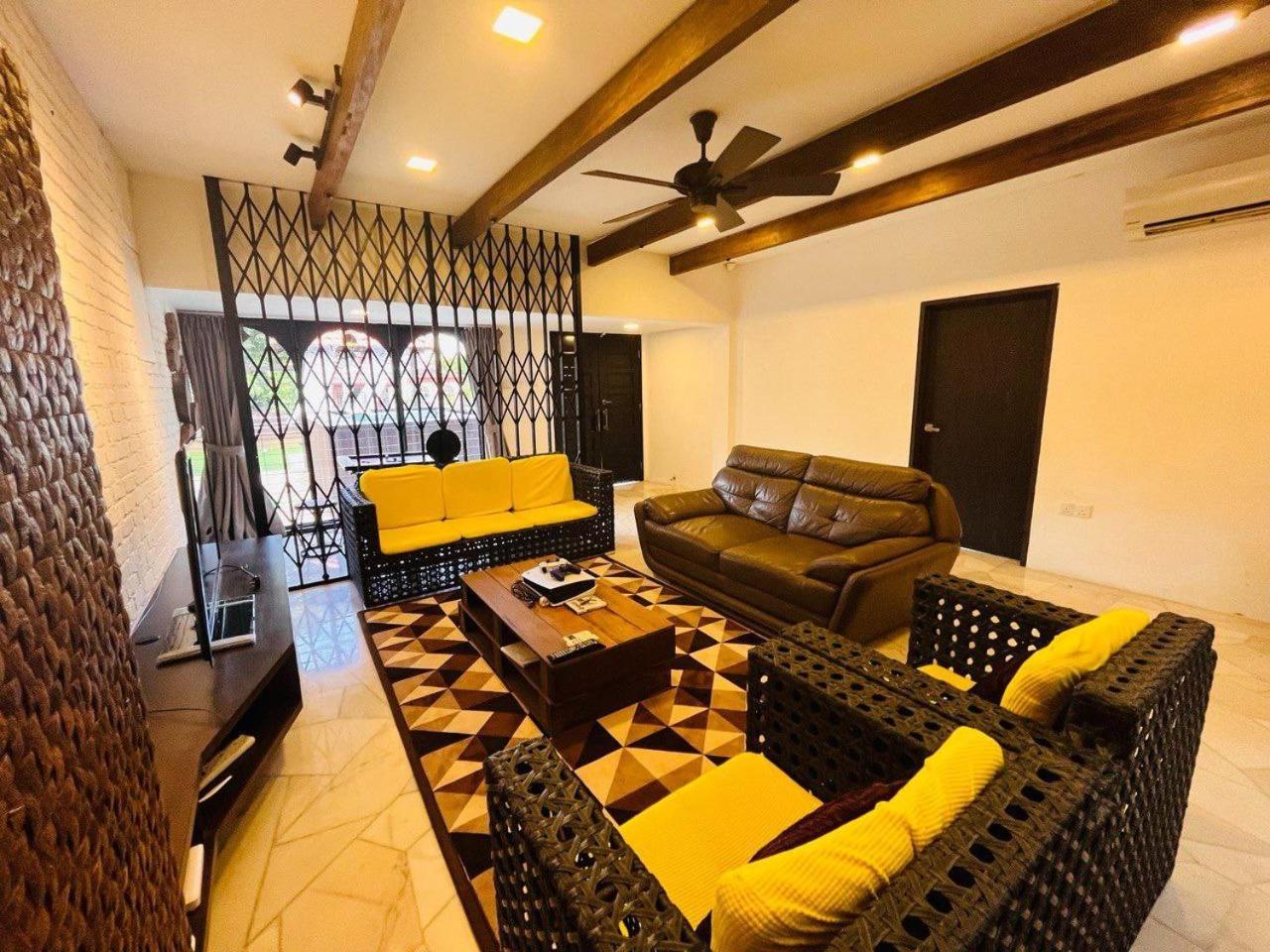Rumah percutian Luxe Oriental By Stayco- 4k Hd Cinema & Ktv, Ps5 & Bbq